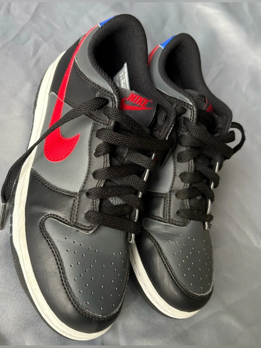 Nike Kids Low-Top Sneakers - Black & Red 7Y